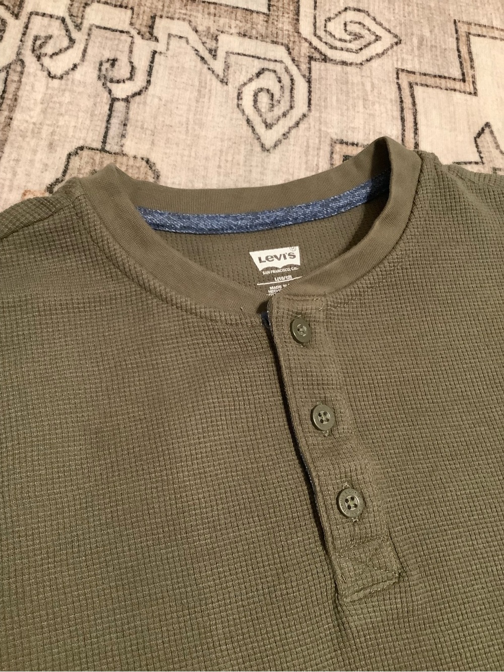 Boys 10/12 Levi's Olive Green Long-Sleeve Waffle Henley Tee - Picture 3 of 4